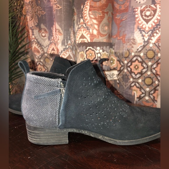 Toms Deia Low Heeled Ankle Boot in Black Suede and Gray Wool, Side Zipper - 8 - Picture 2 of 6